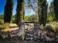 Manoir de caractère avec piscine intérieure, gîte et 11,6 hectares de nature préservée – LACAPELLE CABANAC (46)
