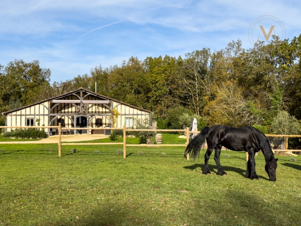  Propriété équestre d’exception implantée sur 21 hectares d’un seul tenant, à proximité de THEZAC (47)