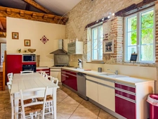 TWO HOUSES IN ONE • 10 BEDROOMS • 2 SWIMMING POOLS • UP TO 10 HECTARES SAINT GEORGES (47)