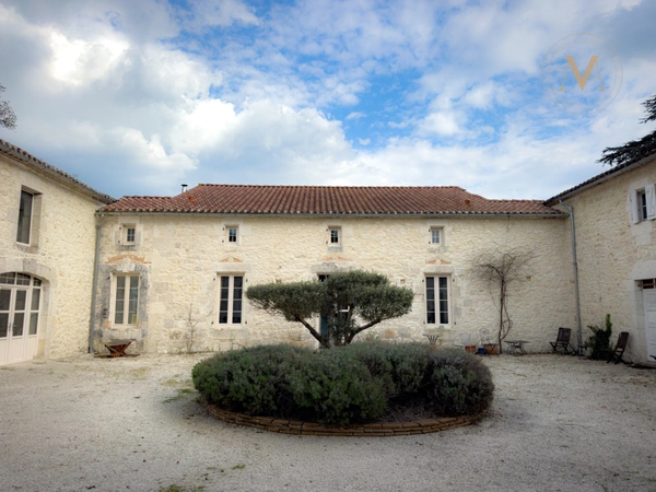 Domaine équestre de prestige au cœur de 18 hectares – Élégance, nature et art de vivre proche de THEZAC (47)