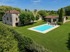 DEUX MAISONS EN UNE • 10 CHAMBRES • 2 PISCINES • JUSQU’À 10 HA SAINT GEORGES (47)