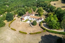Manoir de caractère avec piscine intérieure, gîte et 11,6 hectares de nature préservée – LACAPELLE CABANAC (46)