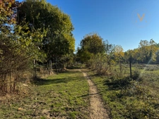 Propriété équestre de charme sur 5 hectares, offrant une spacieuse demeure familiale dans un cadre naturel préservé proche de MERLES (82)