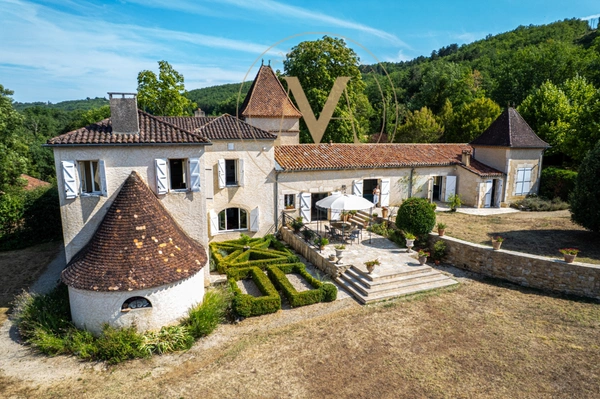 Manoir de caractère avec piscine intérieure, gîte et 11,6 hectares de nature préservée – LACAPELLE CABANAC (46)