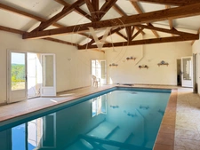 Manoir de caractère avec piscine intérieure, gîte et 11,6 hectares de nature préservée – LACAPELLE CABANAC (46)