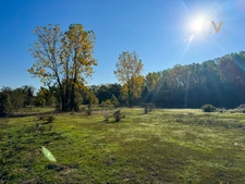 Propriété équestre de charme sur 5 hectares, offrant une spacieuse demeure familiale dans un cadre naturel préservé proche de MERLES (82)
