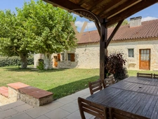TWO HOUSES IN ONE • 10 BEDROOMS • 2 SWIMMING POOLS • UP TO 10 HECTARES SAINT GEORGES (47)