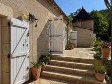 Manoir de caractère avec piscine intérieure, gîte et 11,6 hectares de nature préservée – LACAPELLE CABANAC (46)