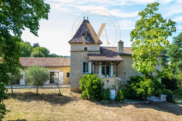 Manoir de caractère avec piscine intérieure, gîte et 11,6 hectares de nature préservée – LACAPELLE CABANAC (46)