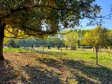 Propriété équestre de charme sur 5 hectares, offrant une spacieuse demeure familiale dans un cadre naturel préservé proche de MERLES (82)