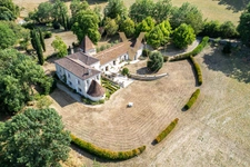 Manoir de caractère avec piscine intérieure, gîte et 11,6 hectares de nature préservée – LACAPELLE CABANAC (46)