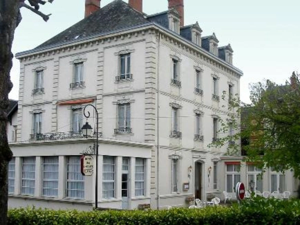 À Vendre – Hôtel** Restaurant – Bourbon-l’Archambault (03160)