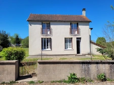 VALIGNY ( 03 ) Maison de village Beau jardin  Garage  Annexes 