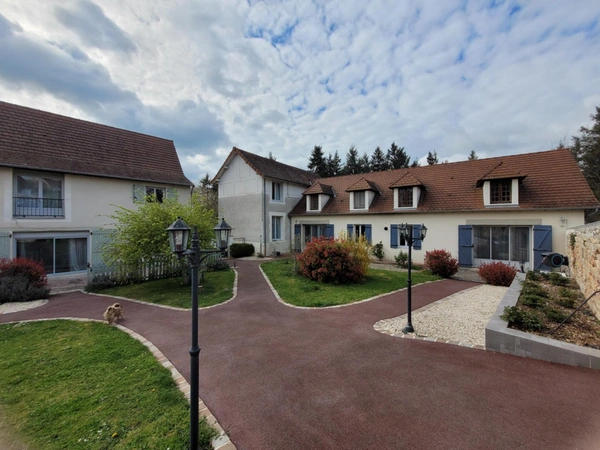 MEAULNE ( 03 )  Magnifique Propriété à vendre 10 pièces 365m2 Terrain 4179m2  