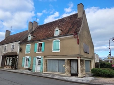 VALIGNY ( 03 ) A Vendre Maison de village 4 chambres  180m2  + appartement 1 chambre 43m2 