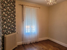 Maison de ville 4 pièces à vendre, avec véranda, cour et garage, VICHY (03)