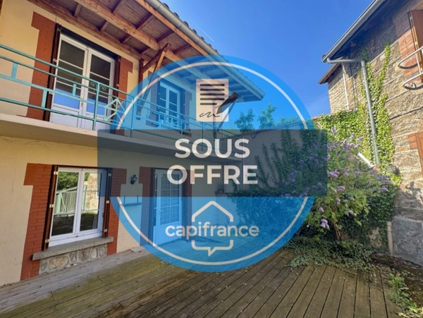 Maison de bourg avec terrasse et dépendance – Fort potentiel à Luriecq (42380)