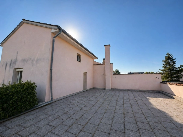 MAISON A VENDRE: SURY LE COMTAL - 110 m² - 4 CHAMBRES - GRANDE TERRASSE - EXTERIEUR