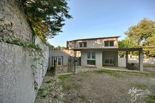 Ensemble Immobilier à St Genis Laval + de 8% de rendement brut