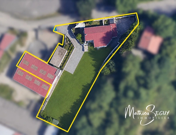 Ensemble immobilier en zone d'activités à St Genis Laval
