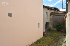 SAINT GENIS LAVAL - Maison de village avec courette et grand garage