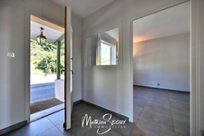 MORNANT LES PLATIERES - Maison de 185 m² en zone Ui avec potentiel de local artisanal