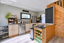 THURINS - Appartement récent P3 + Espace bureau avec cour de 60m² + 2 Parkings