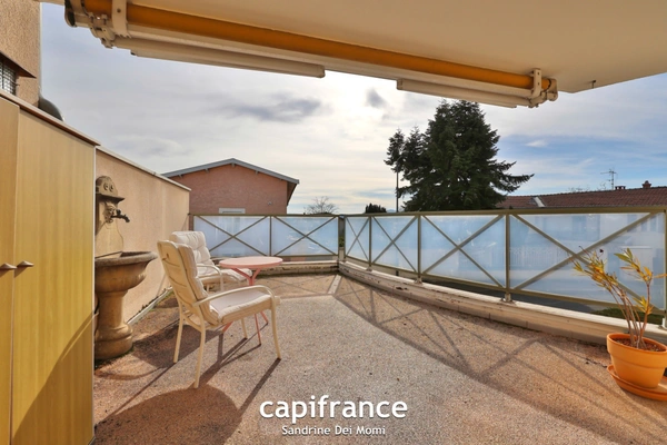 SAINT GENIS LES OLLIERES - Appartement T3 avec grande terrasse, garage et cave 