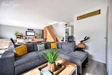 THURINS - Appartement récent P3 + Espace bureau avec cour de 60m² + 2 Parkings