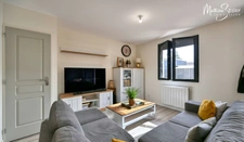 THURINS - Appartement récent P3 + Espace bureau avec cour de 60m² + 2 Parkings