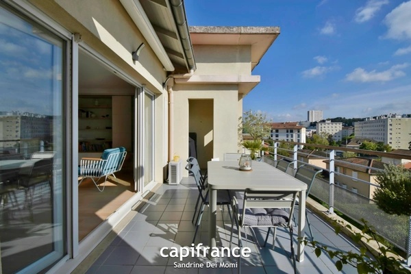 Tassin la demi lune - Appartement T4 de 101m² avec terrasse de 18m² avec garage de 43m² et place de stationnement