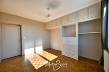 MORNANT LES PLATIERES - Maison de 185 m² en zone Ui avec potentiel de local artisanal