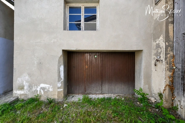 SAINT GENIS LAVAL - Garage / Atelier / Espace de stockage – Emplacement idéal