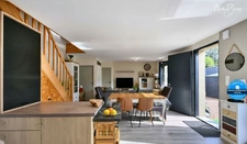 THURINS - Appartement récent P3 + Espace bureau avec cour de 60m² + 2 Parkings