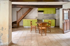 SAINT GENIS LAVAL - Maison de village avec courette et grand garage