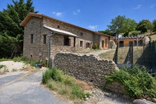 Ferme P5 en campagne àrénover sur un ensemble de 2000 m² de parcelles vendre à THURINS (69)