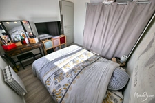 THURINS - Appartement récent P3 + Espace bureau avec cour de 60m² + 2 Parkings