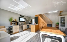 THURINS - Appartement récent P3 + Espace bureau avec cour de 60m² + 2 Parkings