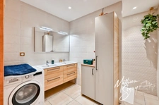 THURINS : Très bel appartement T3 + garage avec vue en dernier étage