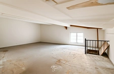 SAINT GENIS LAVAL - Maison de village avec courette et grand garage