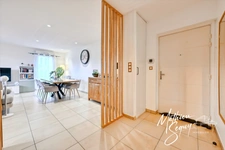 THURINS : Très bel appartement T3 + garage avec vue en dernier étage