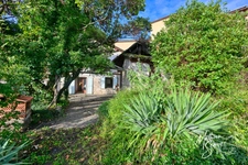Village house with garden in CHAUSSAN (69)