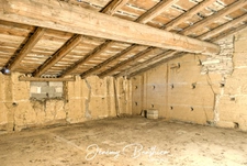 GENAY (69) - Grange de 140 m² - 4 pièces - 434 m² de terrain - Fort potentiel