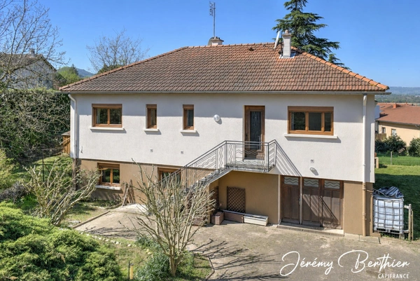 GENAY (69) - Maison 141 m² - 7 pièces - 1775 m² de terrain - Fort potentiel
