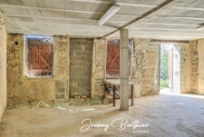 GENAY (69) - Grange de 140 m² - 4 pièces - 434 m² de terrain - Fort potentiel