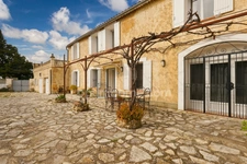 Un authentique mas provençal avec dépendance attenante, à moins de 5 minutes de la gare d'Orange