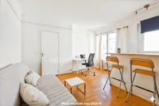 Studio calme et lumineux dans le 18ème arrondissement de Paris, à proximité du métro Guy Moquet