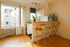 Studio calme et lumineux dans le 18ème arrondissement de Paris, à proximité du métro Guy Moquet