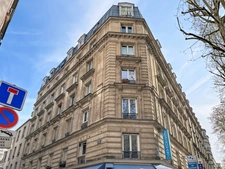 Paris 18ème arrondissement, 2 pièces au calme avec ascenseur et cave, à deux pas des transports