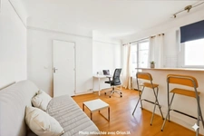 Studio calme et lumineux dans le 18ème arrondissement de Paris, à proximité du métro Guy Moquet